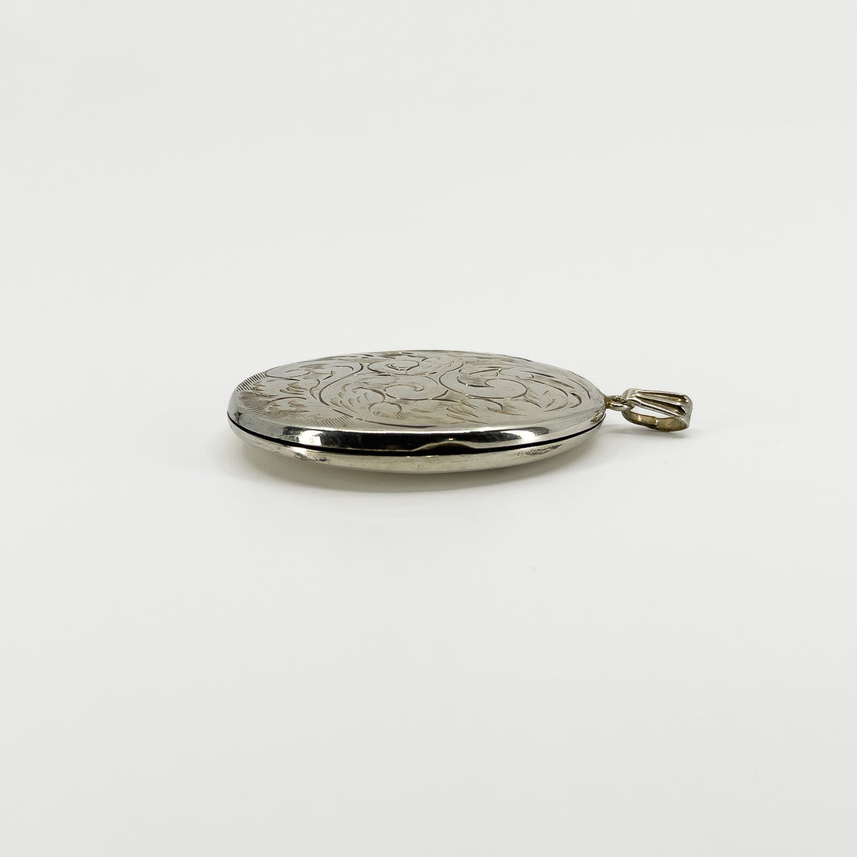 Vintage Sterling Silver Oval Floral Engraved Locket 925 (Birm 1975)