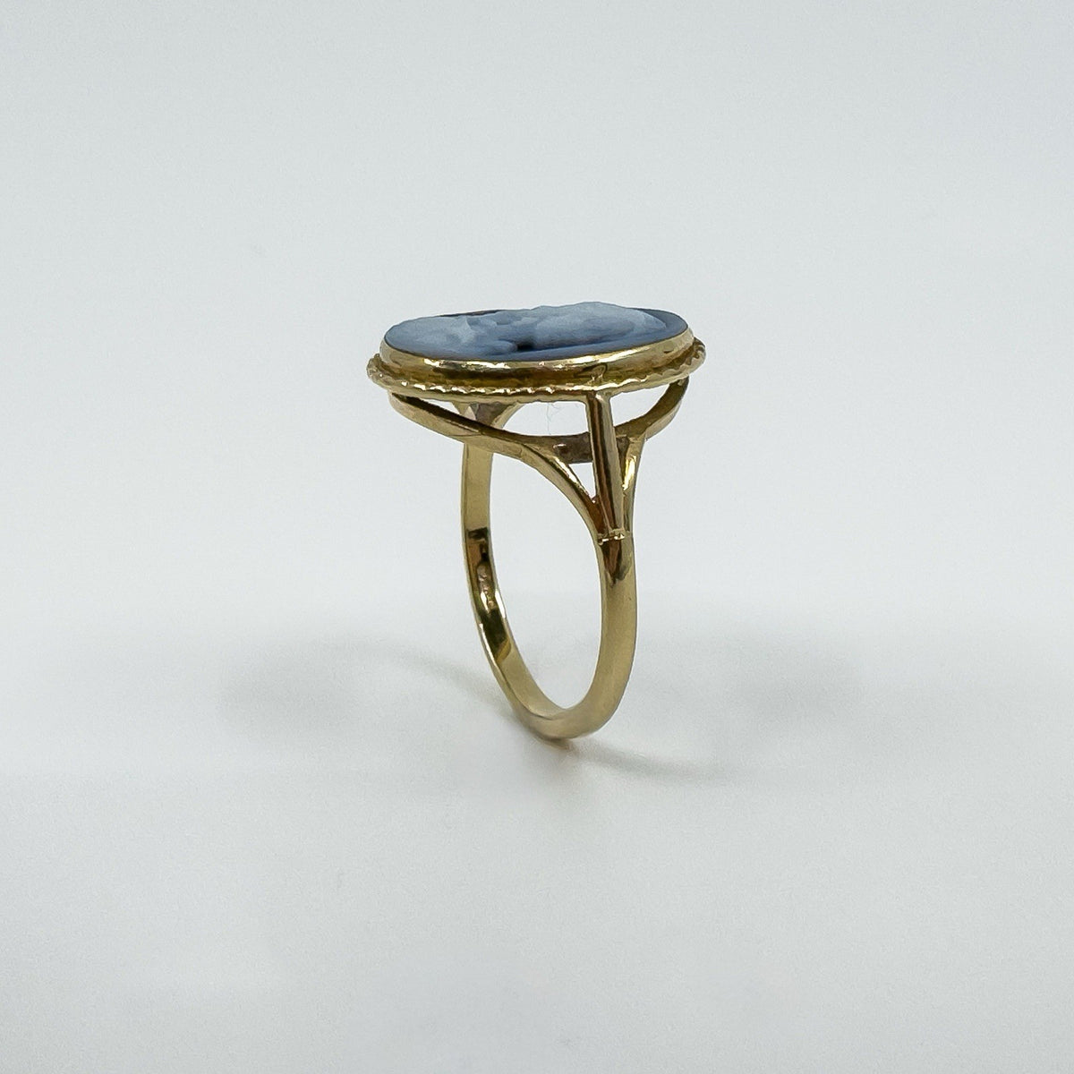 Vintage 9ct Gold Blue Agate Carved Cameo Ring Size Q 1/2