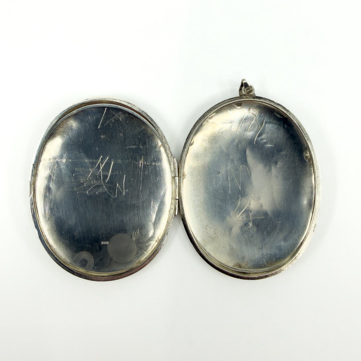 Large Vintage Sterling Silver Oval Floral Engraved Locket 925 (Birm 1973)