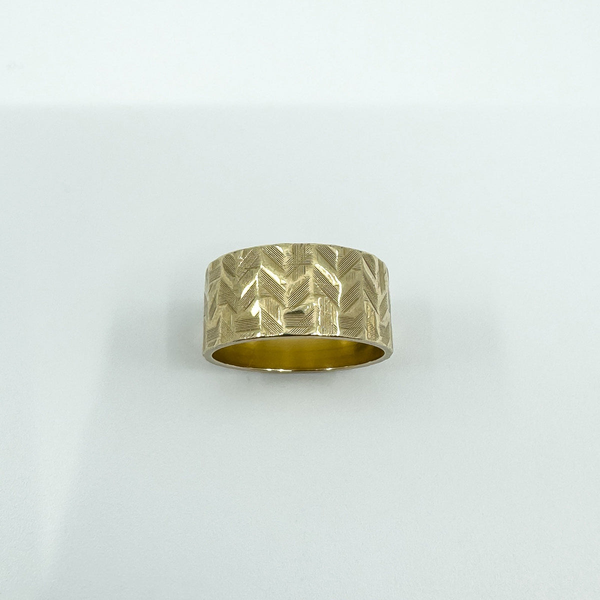 Vintage 9ct Gold Wide Chevron Engraved Full Band Ring 375 Size L (London 1972)