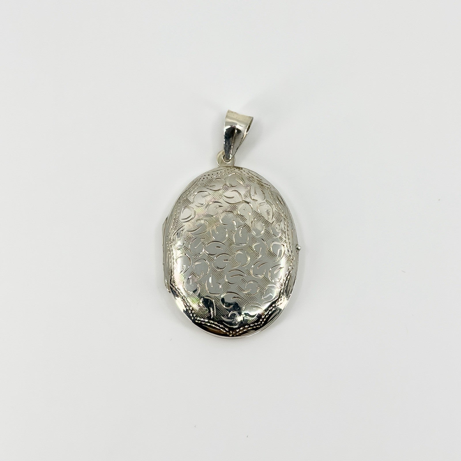 Vintage Sterling Silver Oval Foliate Engraved Locket 925