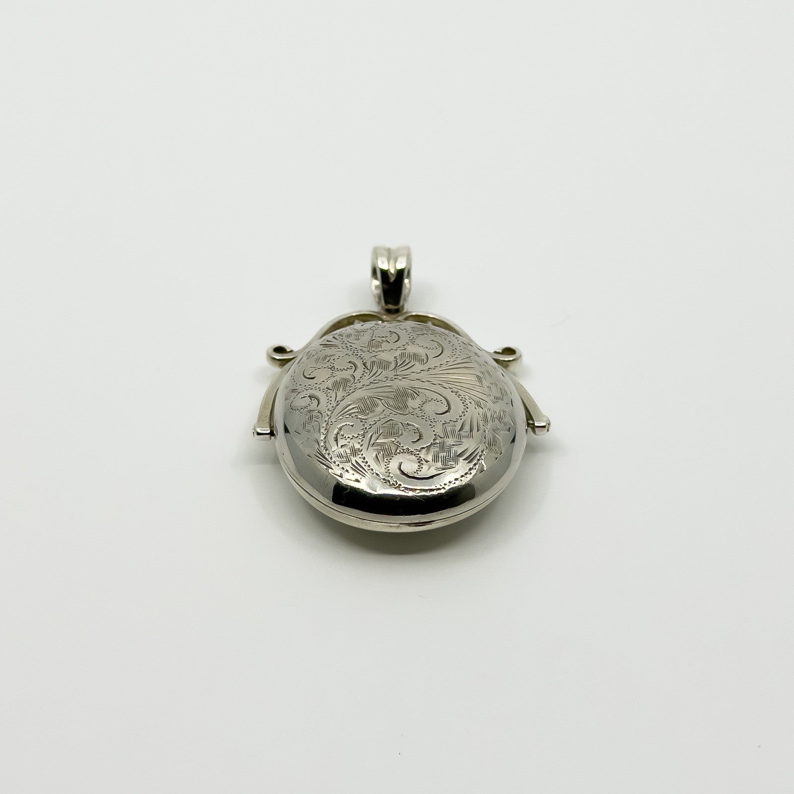 Vintage Sterling Silver Articulated Oval Foliate Engraved Locket 925 (Birm 1997)