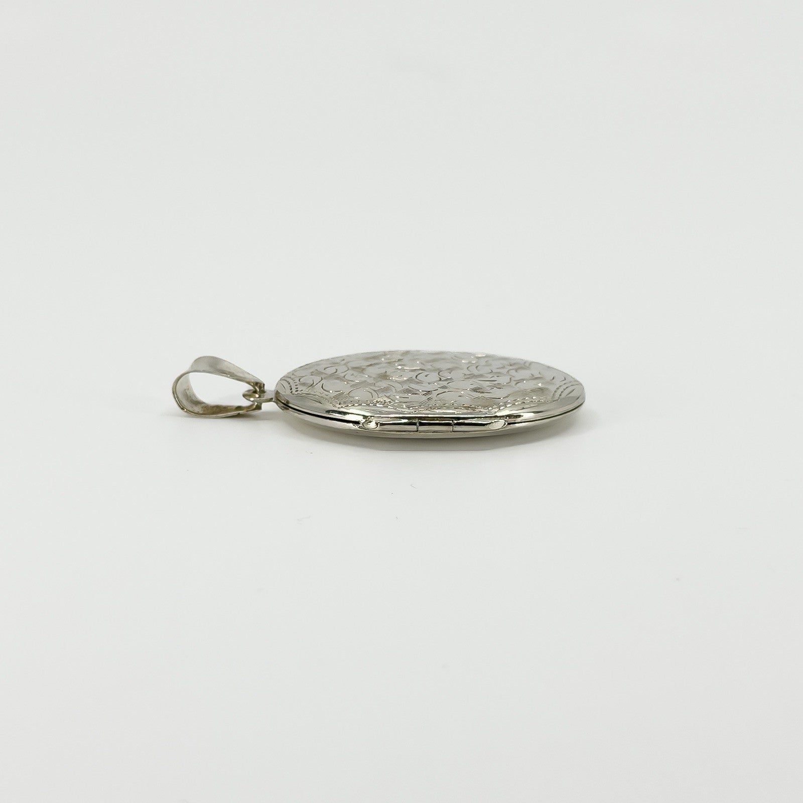Vintage Sterling Silver Oval Foliate Engraved Locket 925