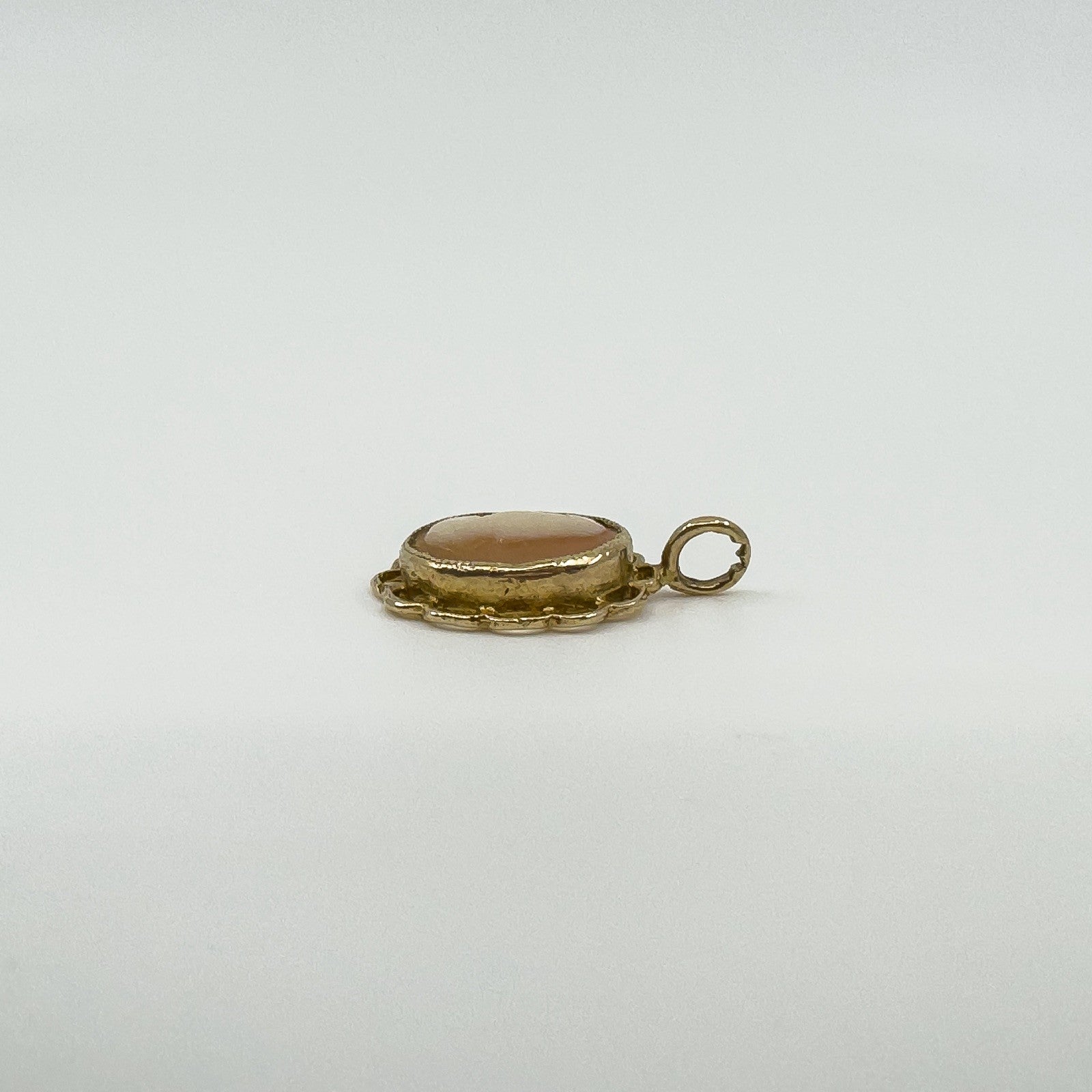 Vintage 9ct Gold Small Oval Carved Shell Cameo Pendant 375 (Left Facing)