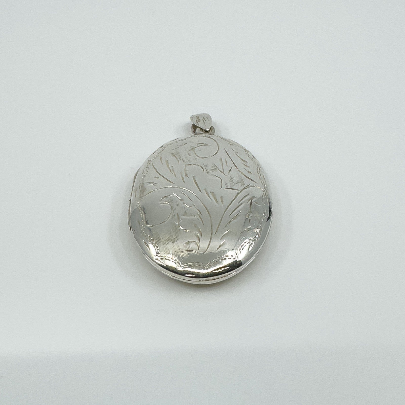 Vintage Oval Foliate Engraved Locket in Sterling Silver 925 (1993)