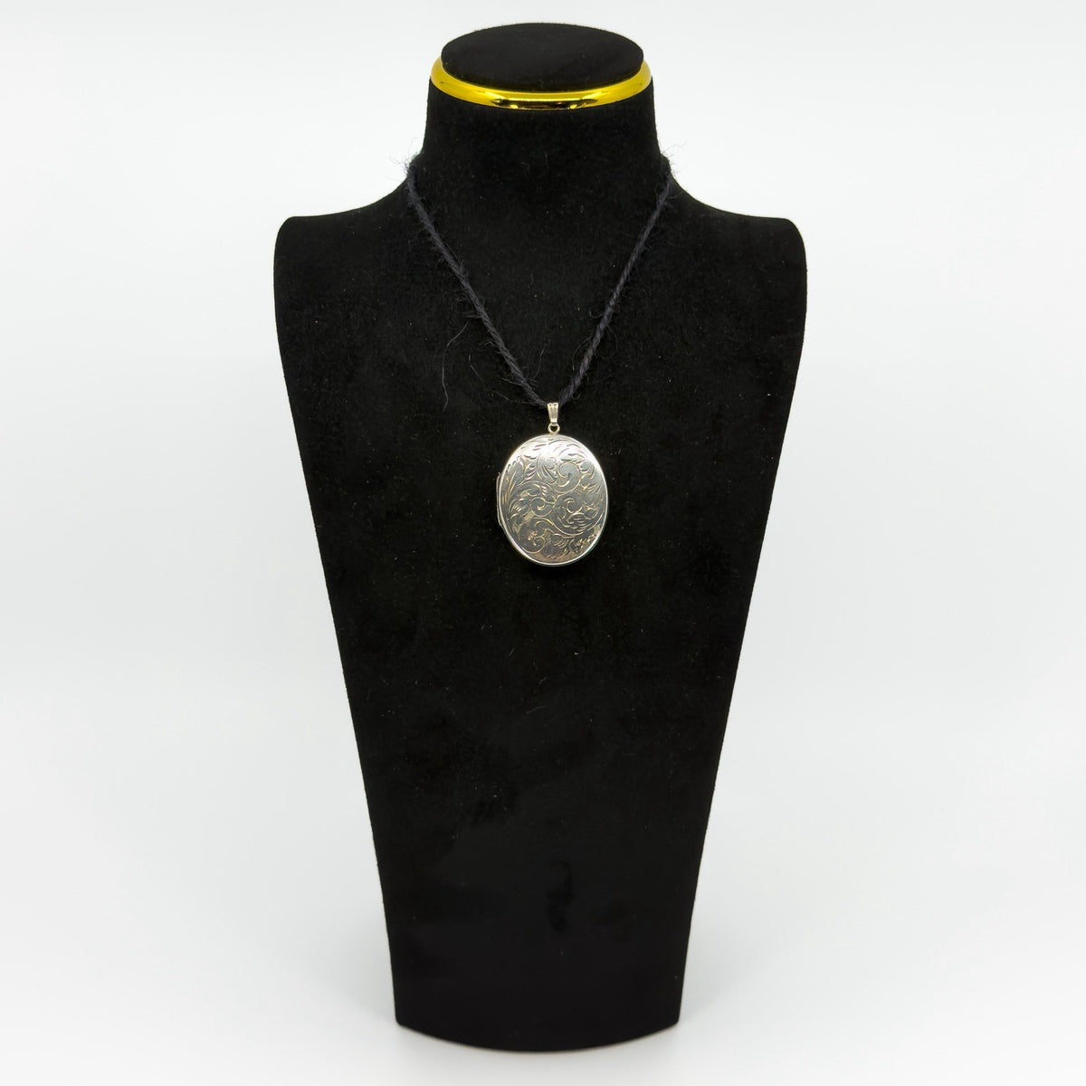 Vintage Sterling Silver Oval Floral Engraved Locket 925 (Birm 1975)