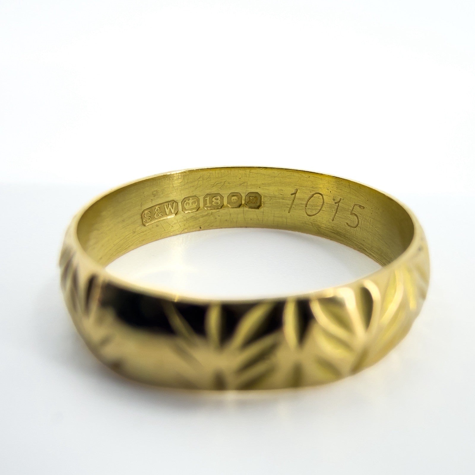 Vintage 18ct Gold Floral Leaf Engraved Full Band / Ring 750 Size N - O (1967)