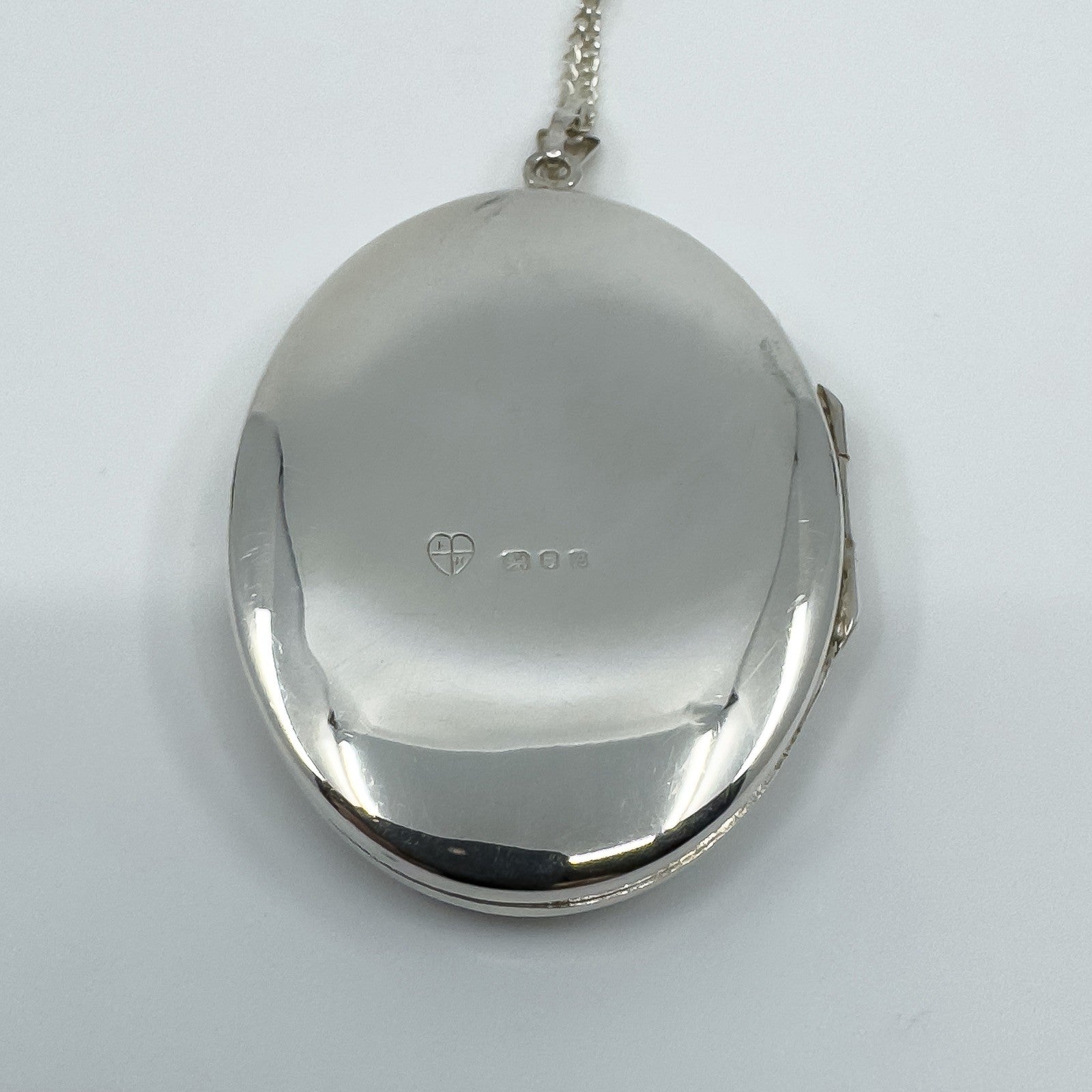Vintage Sterling Silver Oval Engraved Photo Locket & 20” Curb Chain Necklace 925