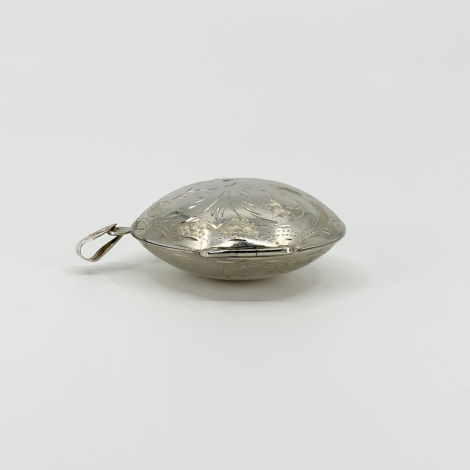 Vintage Sterling Silver Large Chunky Round Photo Locket 925