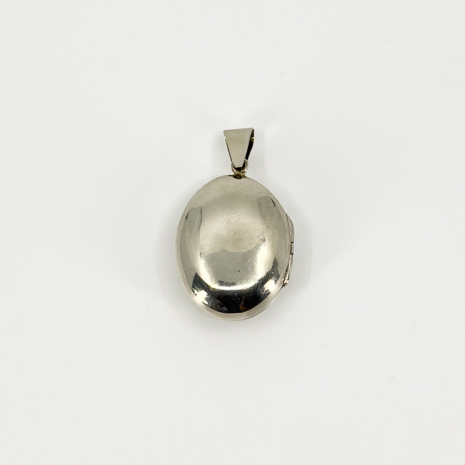 Chunky Vintage Sterling Silver Oval Black Onyx Engraved Locket 925