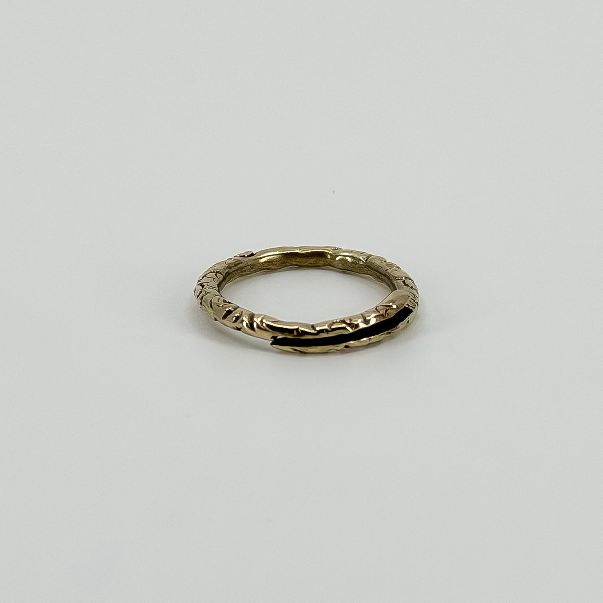 Small Antique 15.9mm Georgian 14ct Gold Engraved Chased Spilt Ring 585