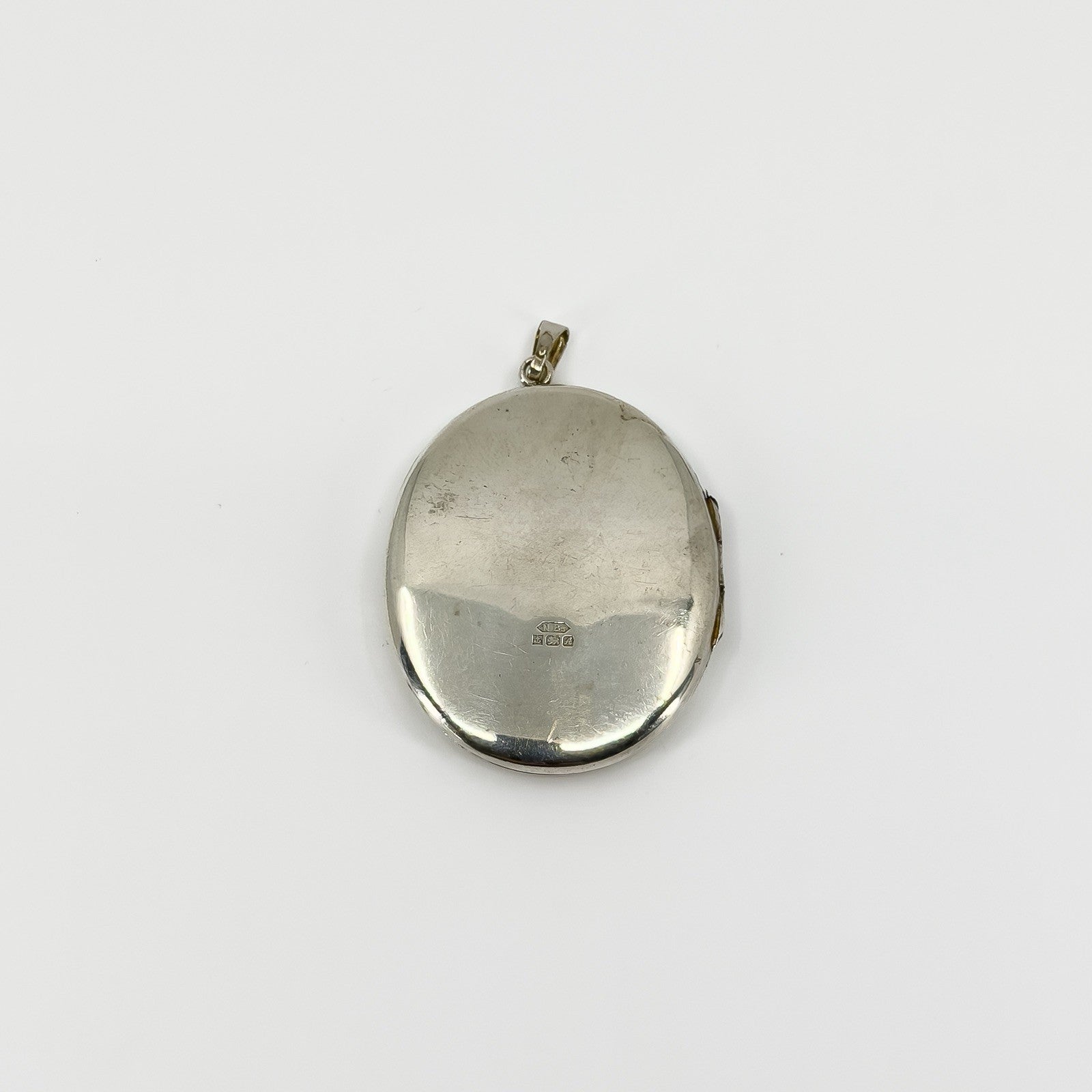 Vintage Sterling Silver Oval Floral Engraved Locket 925 (Birm 1975)