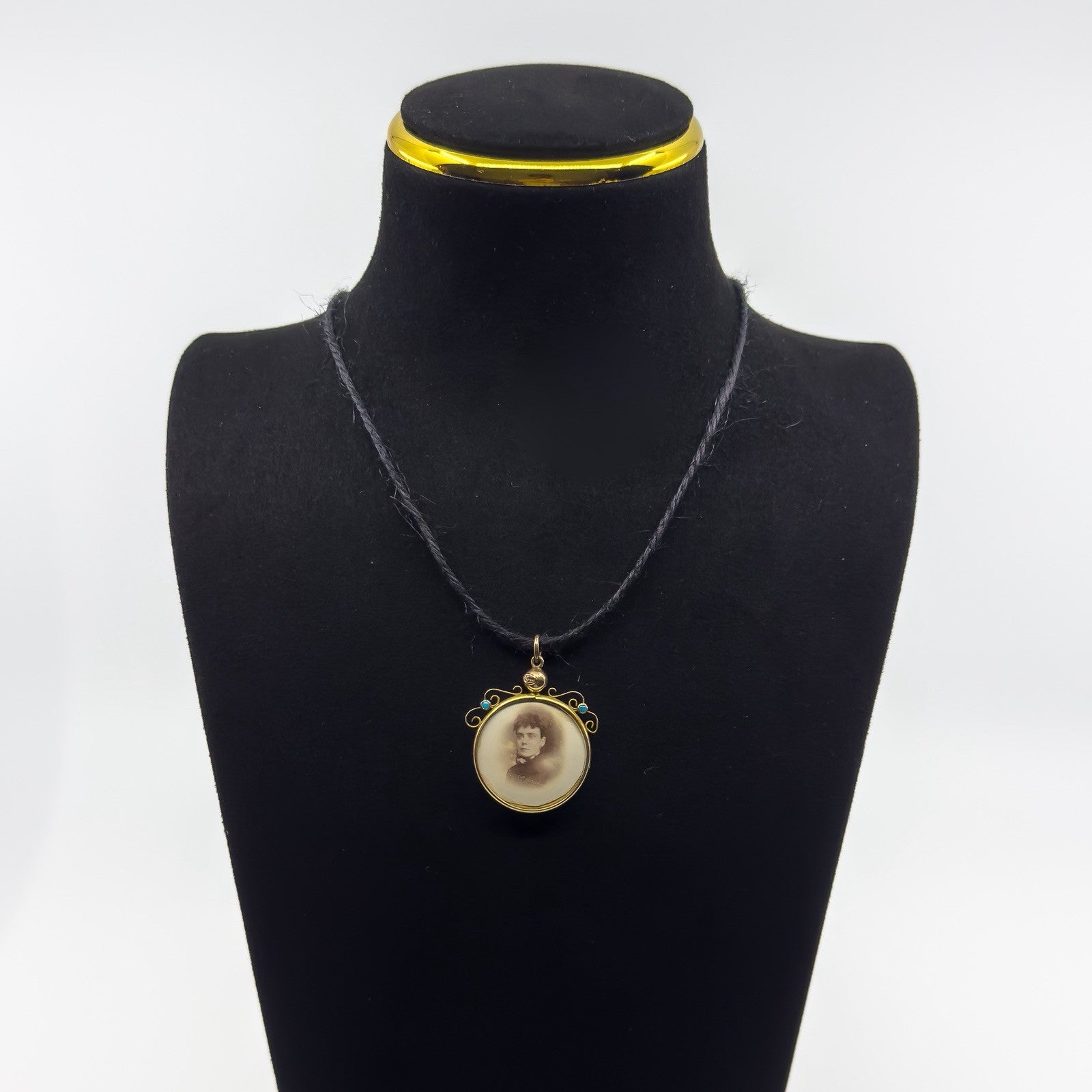 Antique 9ct Gold Turquoise Double Sided Glass Locket 375