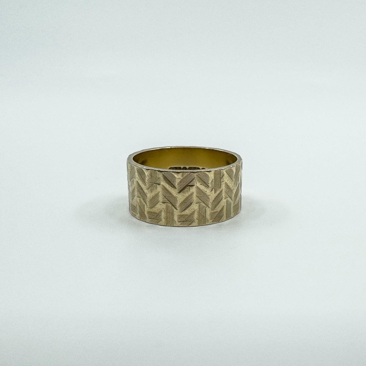 Vintage 9ct Gold Wide Chevron Engraved Full Band Ring 375 Size L (London 1972)