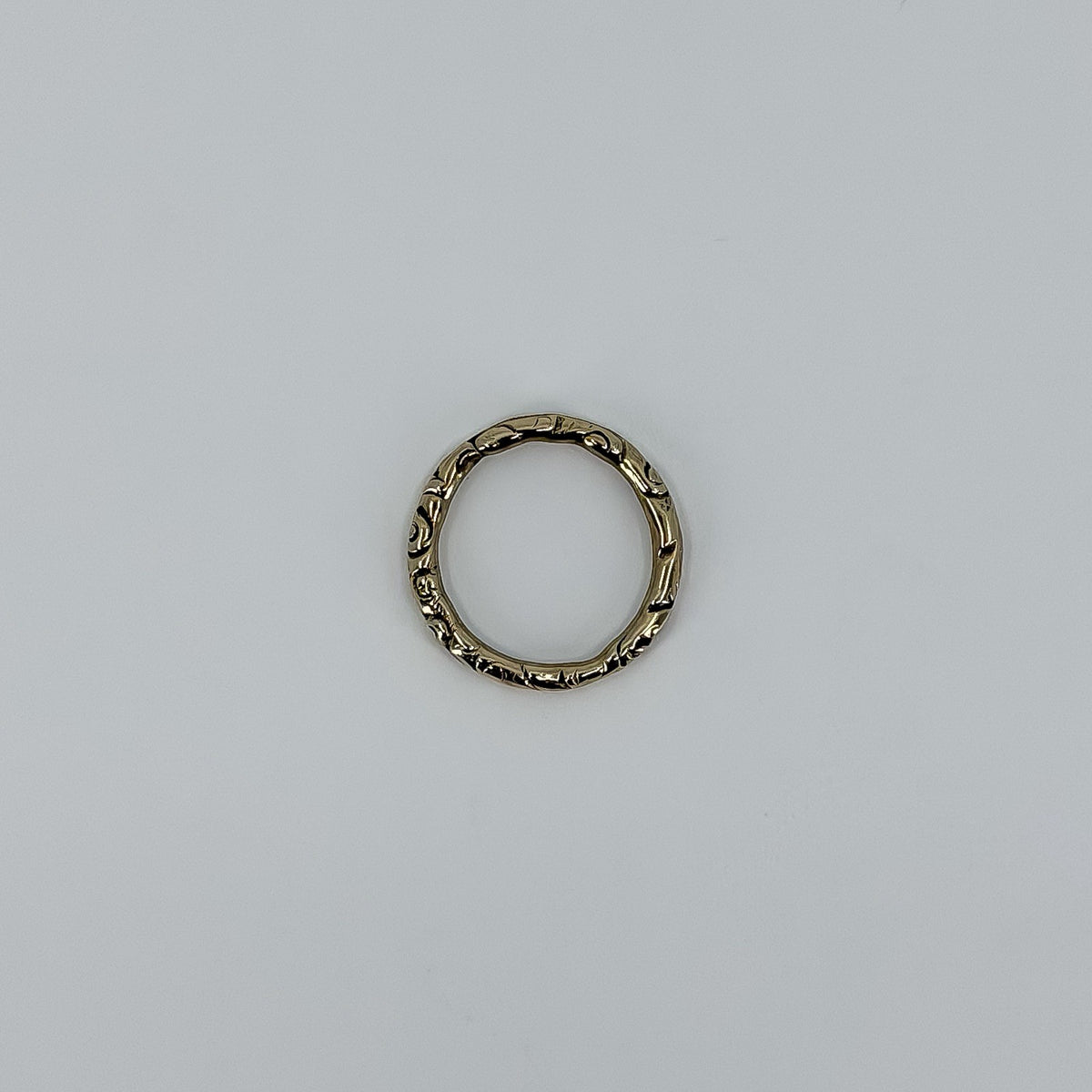 Small Antique 15.9mm Georgian 14ct Gold Engraved Chased Spilt Ring 585
