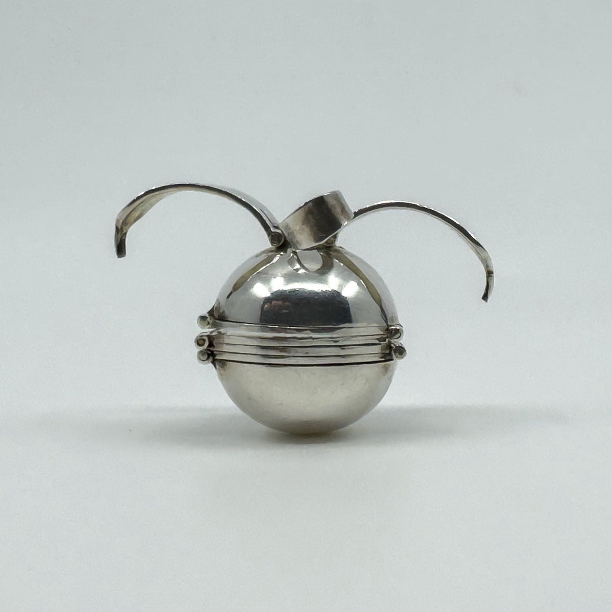 Vintage Sterling Silver Chunky Orb Photo Locket 925 Heavy 20g