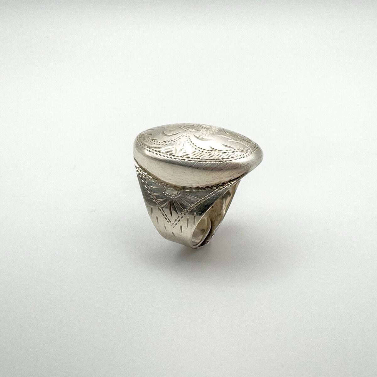 Large Chunky Oval Vintage Engraved Ring in Sterling Silver 925 Size P - Q by DPG