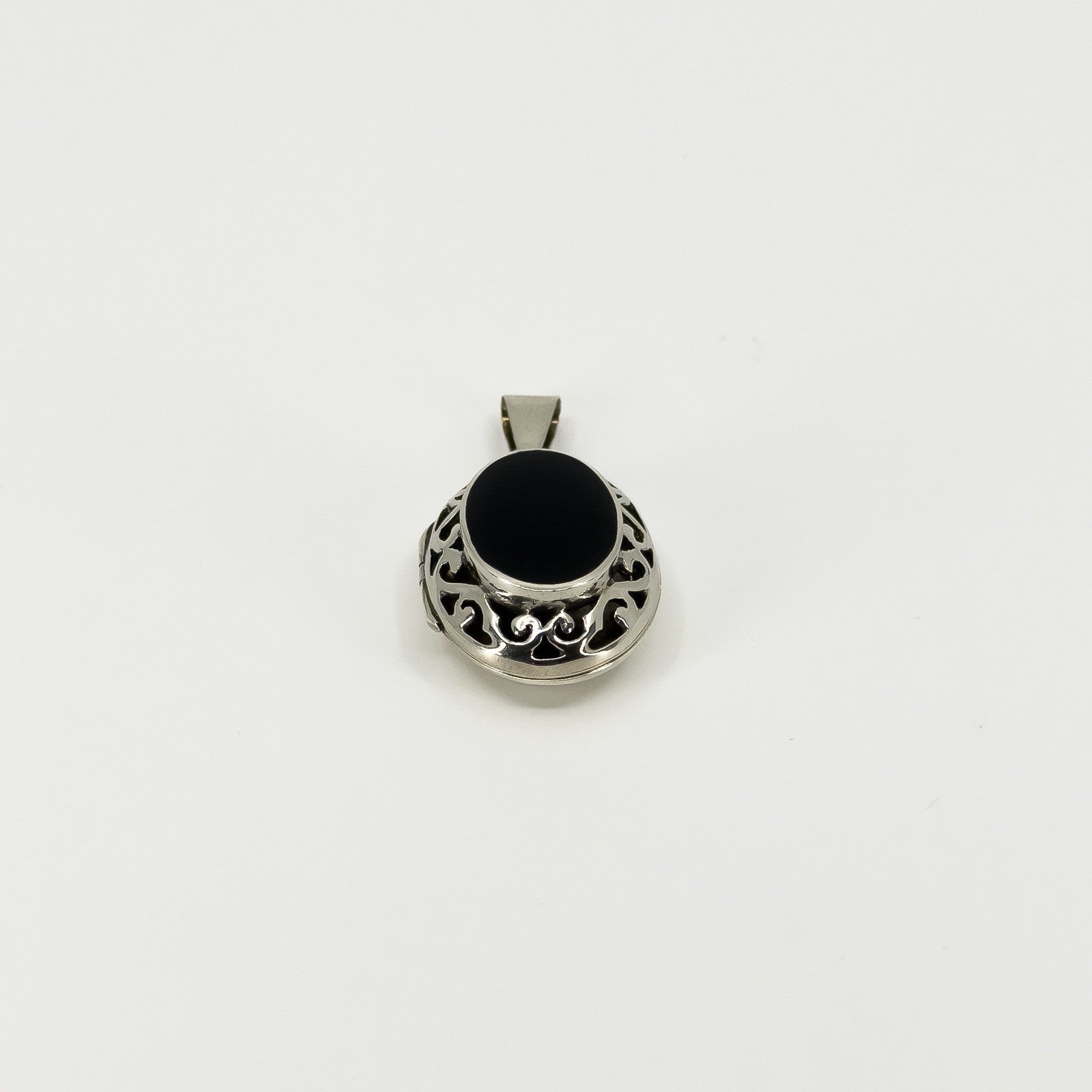 Chunky Vintage Sterling Silver Oval Black Onyx Engraved Locket 925