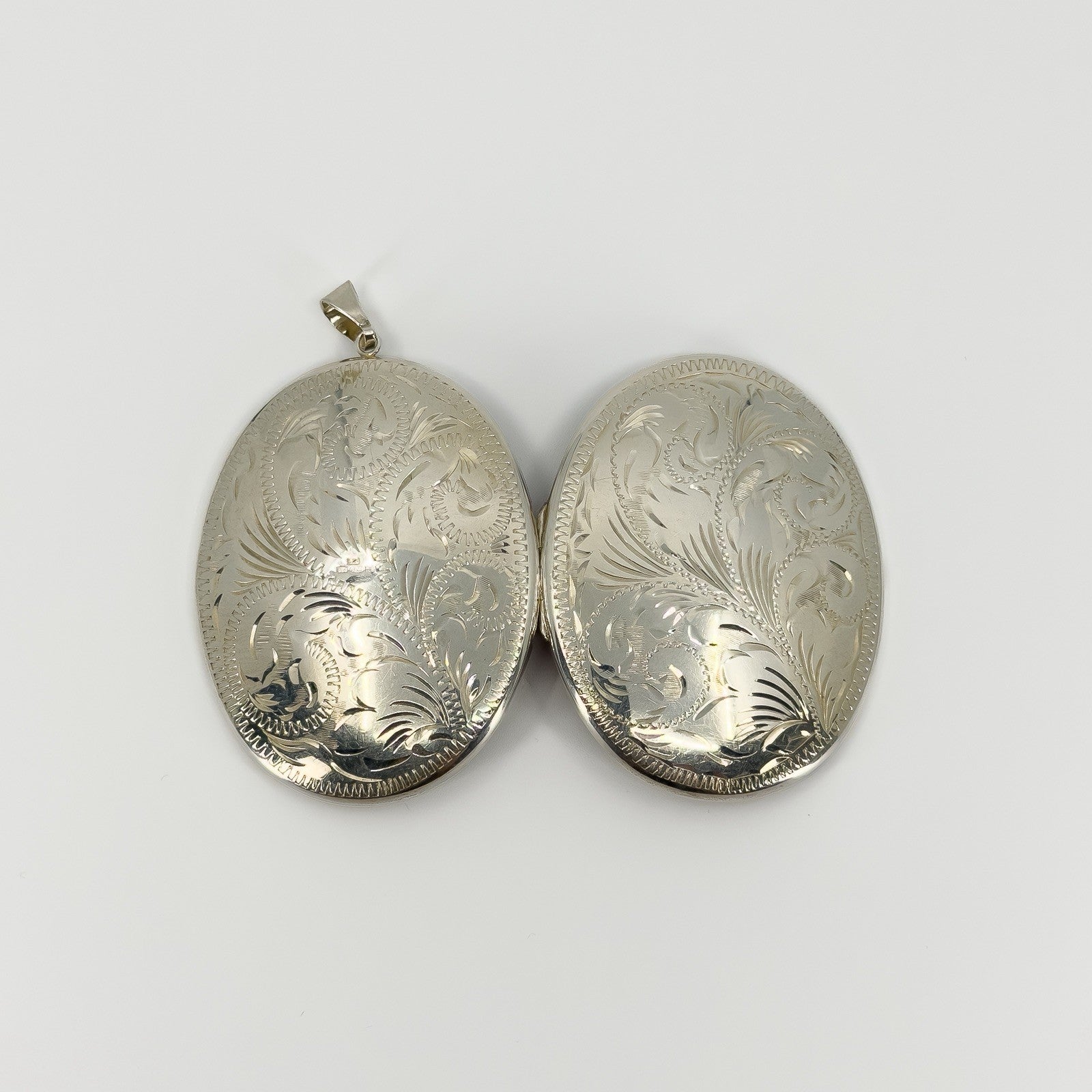 Large Vintage Sterling Silver Oval Floral Engraved Locket 925