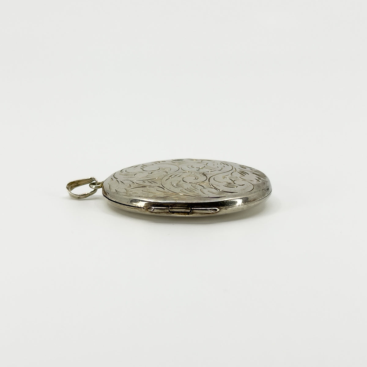 Vintage Sterling Silver Oval Floral Engraved Locket 925 (Birm 1975)