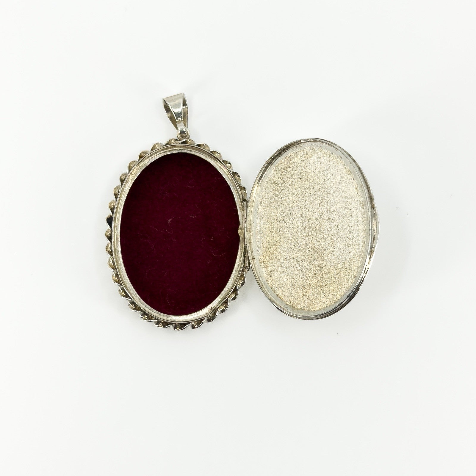 Vintage Sterling Silver & Yellow Gold Oval Foliate Engraved Floral Locket 925