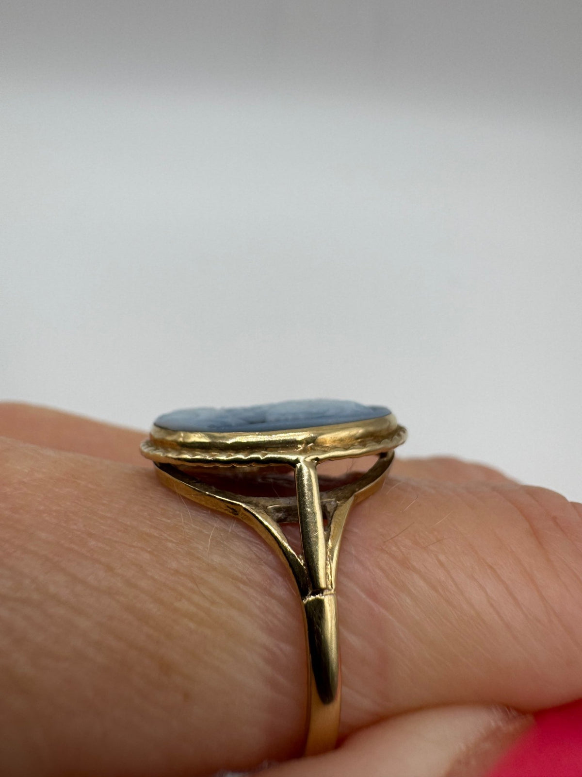 Vintage 9ct Gold Blue Agate Carved Cameo Ring Size Q 1/2 Hallmarked Birmingham