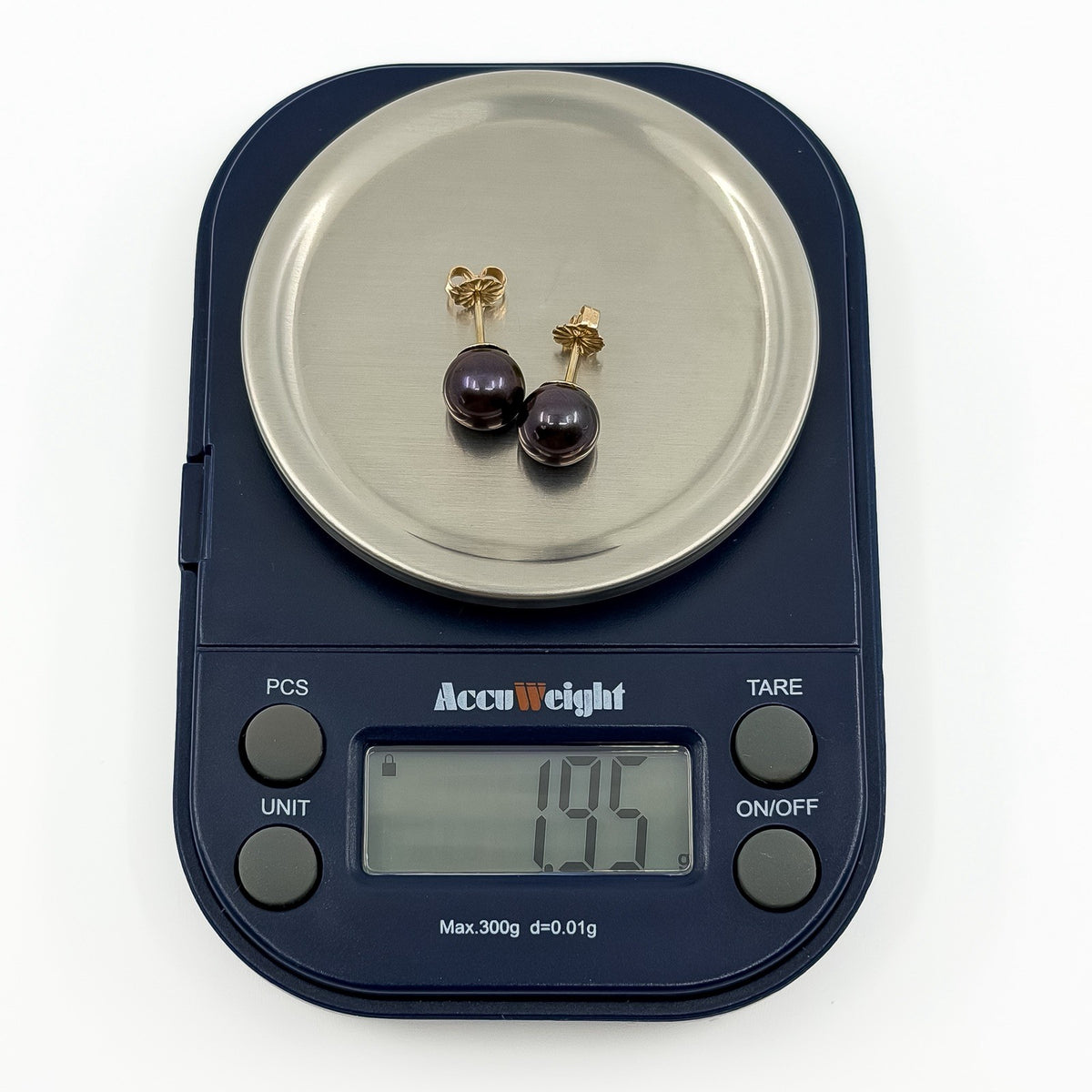 Scale showing vintage 9ct gold cultured black pearl stud earrings weighing approximately 1.95g together