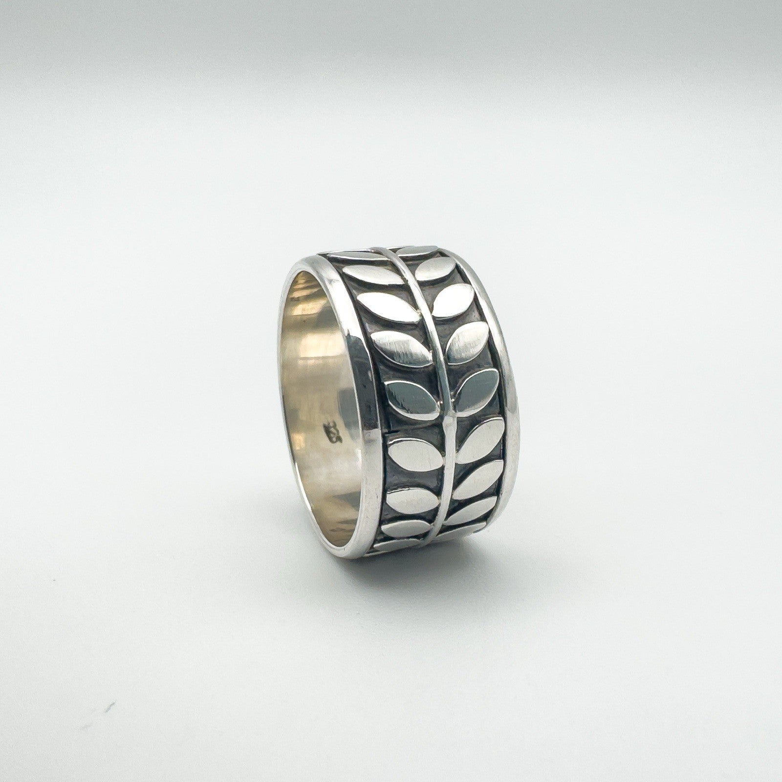 Sterling silver fidget-style ring with raised leaf engraving