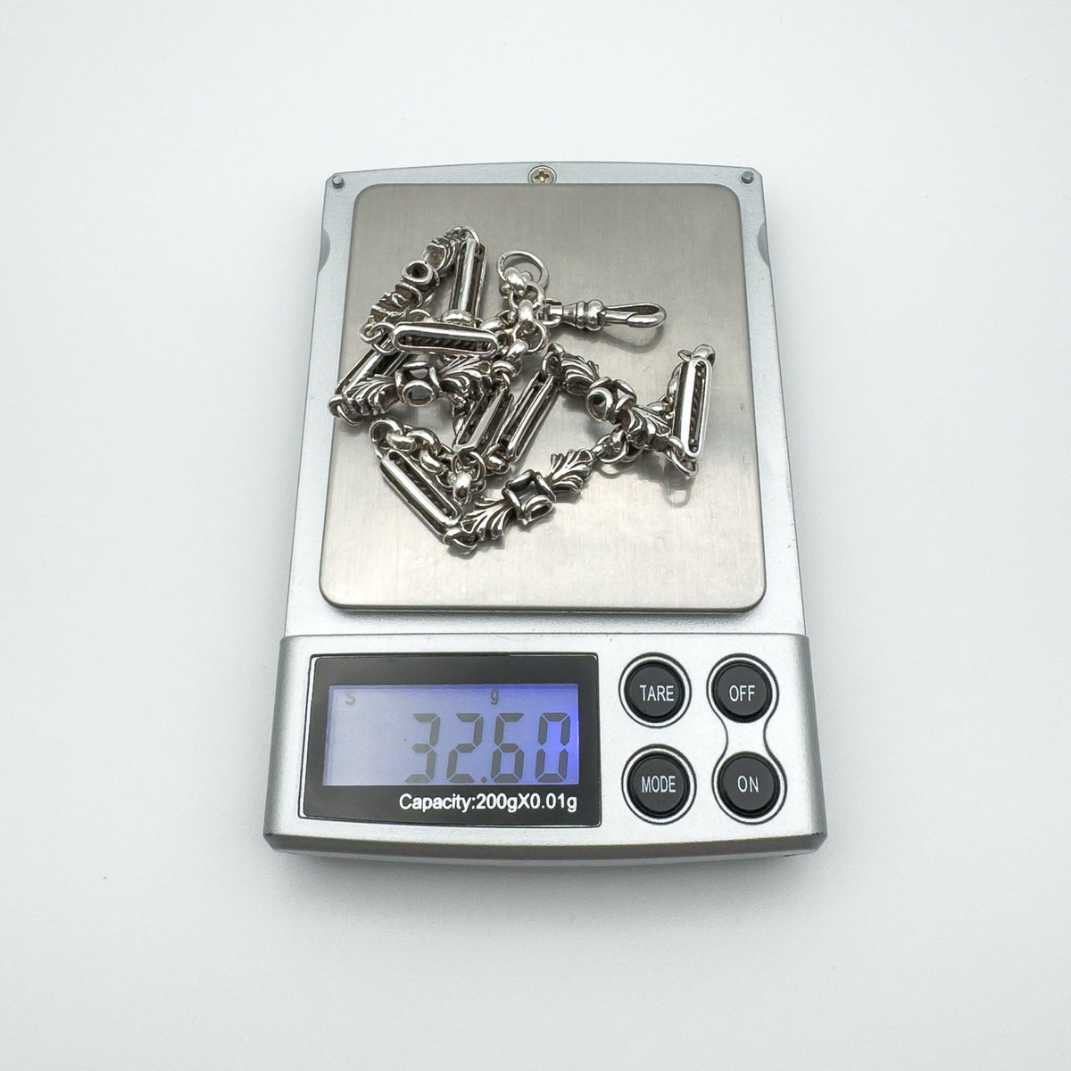 Vintage sterling silver chain weighing 32.6 grams on digital scale