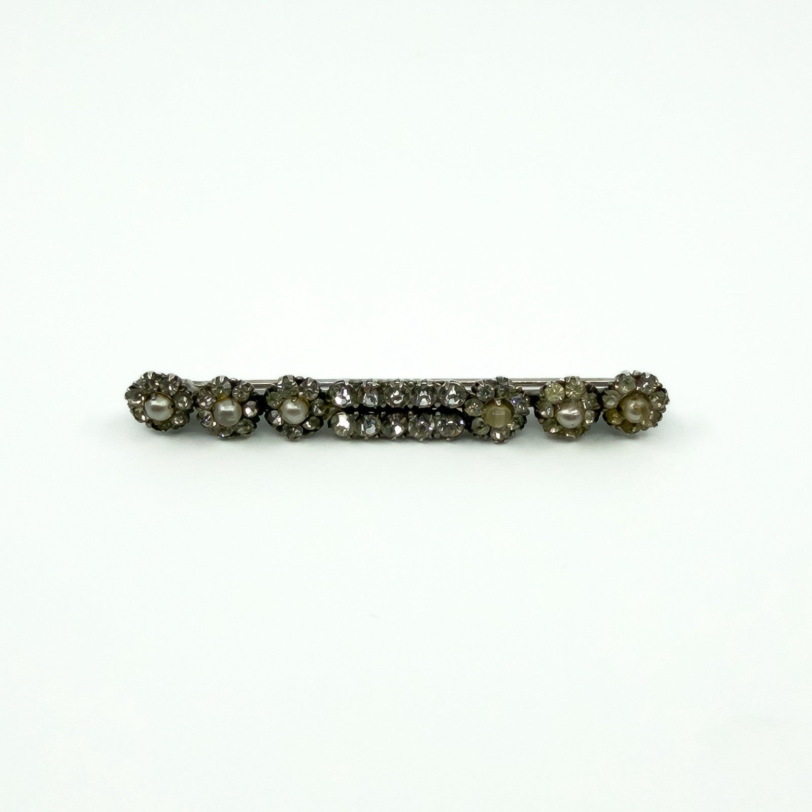 Sterling silver paste and pearl bar brooch in a straight line design, set with clear paste stones.