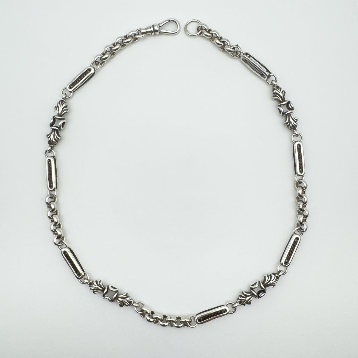 Vintage sterling silver 16 inch chain with Fleur De Lys pattern laid flat