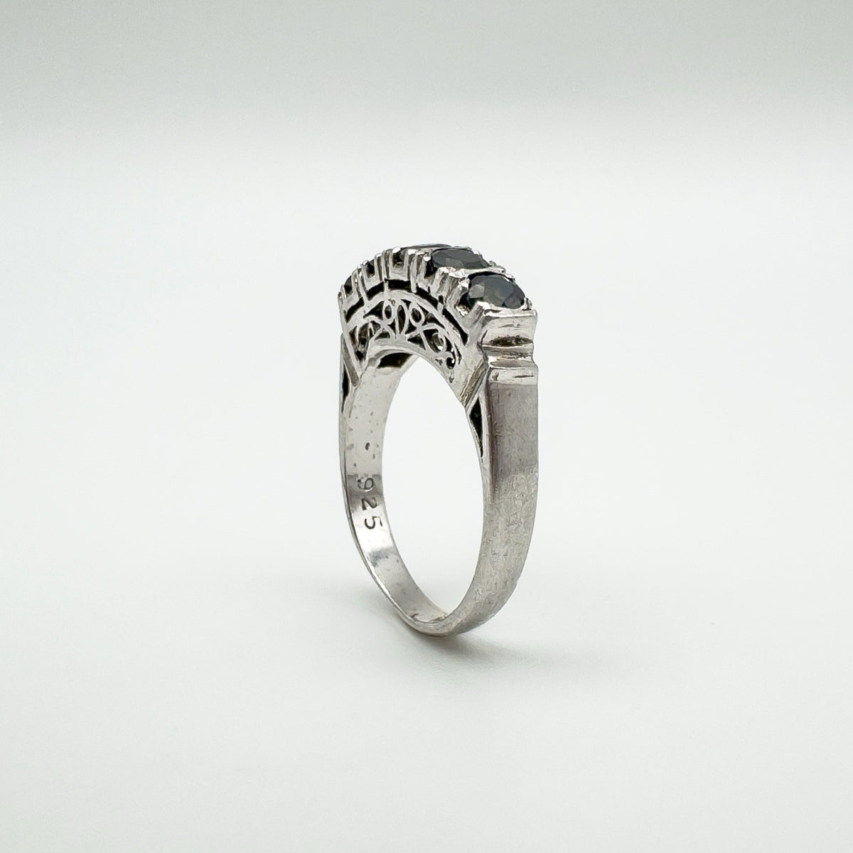 Vintage sterling silver sapphire ring from opposite profile showing openwork