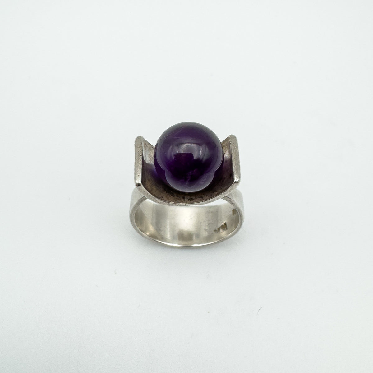 Top view of vintage sterling silver ring with central amethyst ball