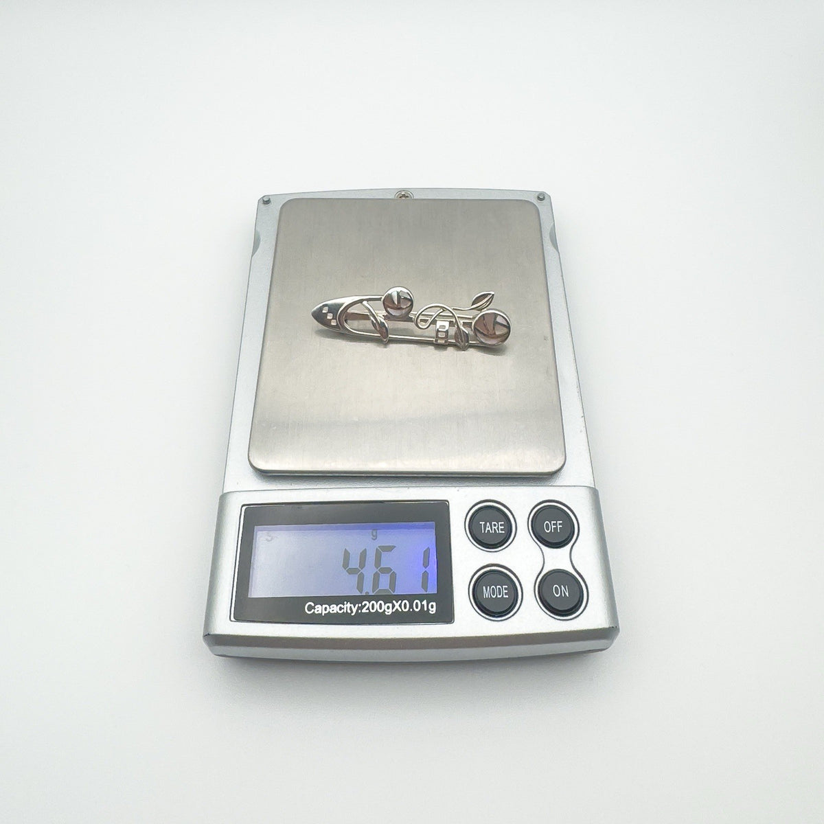 Sterling silver Celtic brooch weighing 4.6g on digital jewellery scale