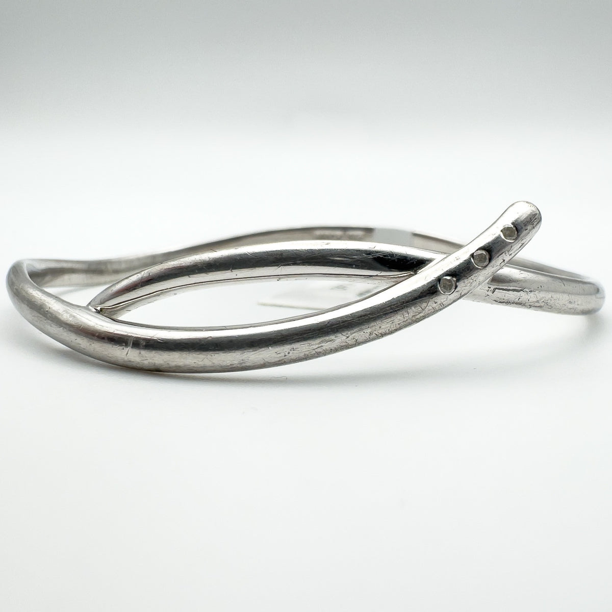 Hot Diamonds Wavey Trilogy 0.03ct Diamond Bangle in Sterling Silver 925