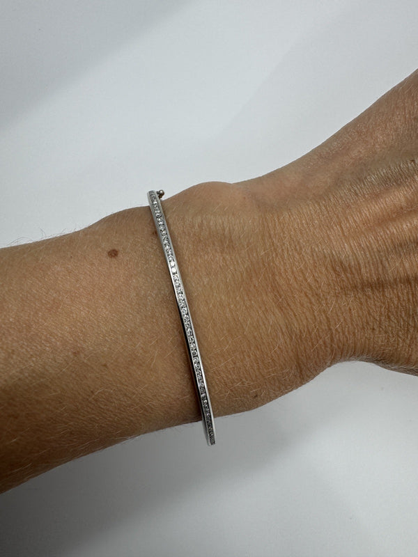 9ct White Gold Diamond Hinged Bangle / Bracelet 375