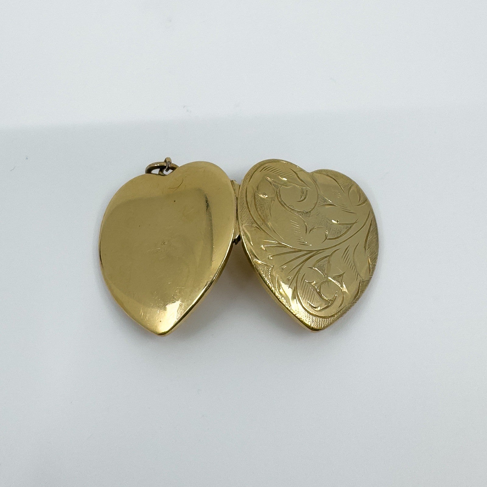 Vintage 9ct Gold Heart Locket Floral / Etched / Scroll Design Engraving 375 5.6g