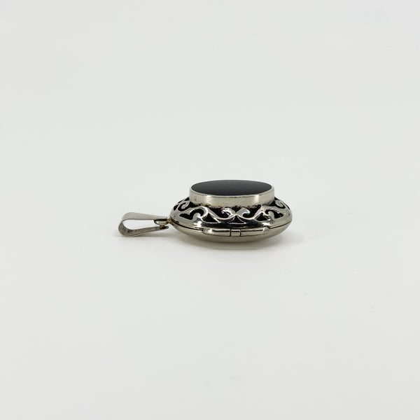 Chunky Vintage Sterling Silver Oval Black Onyx Engraved Locket 925
