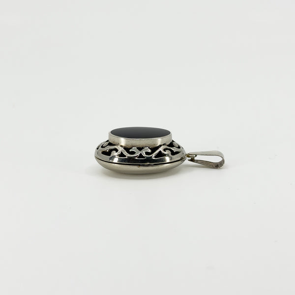Chunky Vintage Sterling Silver Oval Black Onyx Engraved Locket 925