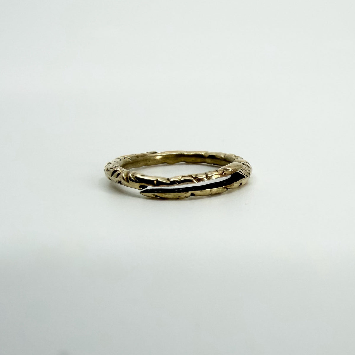 Small Antique 15.9mm Georgian 14ct Gold Engraved Chased Spilt Ring 585