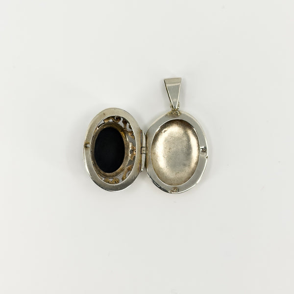 Chunky Vintage Sterling Silver Oval Black Onyx Engraved Locket 925