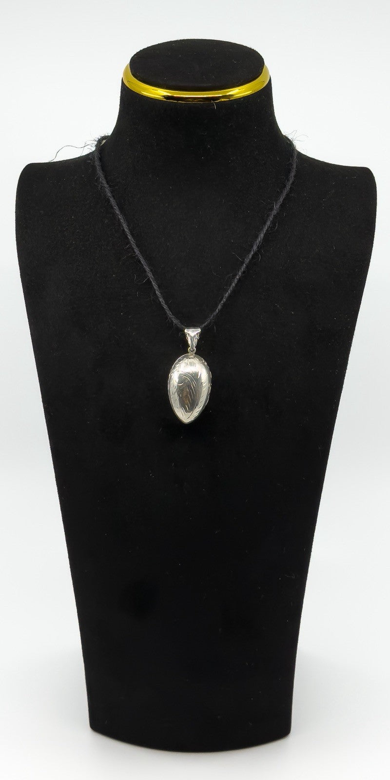 Chunky Vintage Sterling Silver Oval Foliate Engraved Photo Locket 925 (1996)