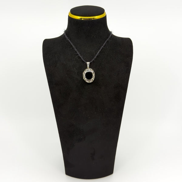 Chunky Vintage Sterling Silver Oval Black Onyx Engraved Locket 925