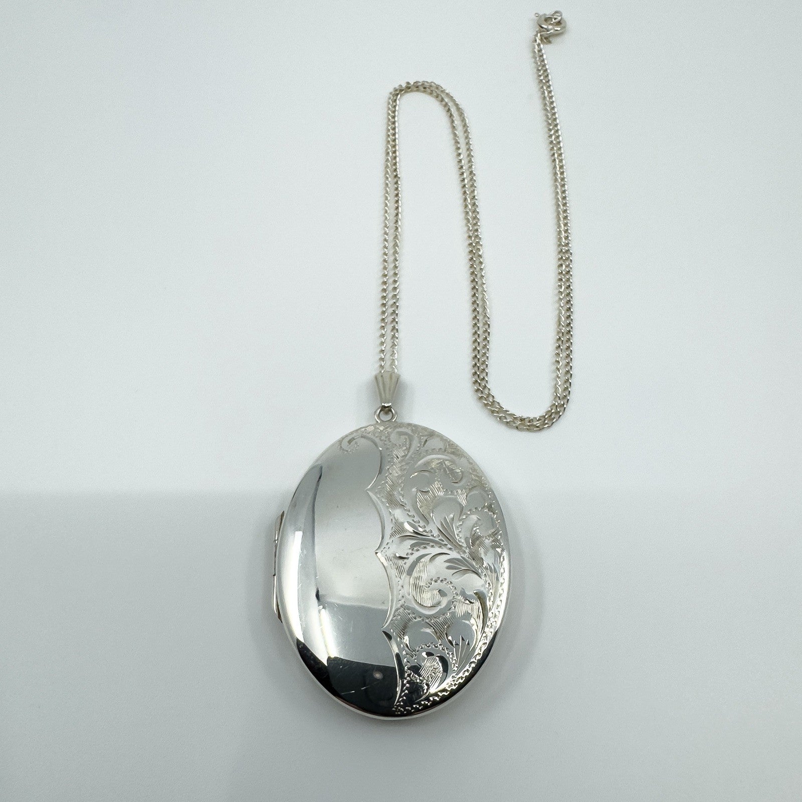 Vintage Sterling Silver Oval Engraved Photo Locket & 20” Curb Chain Necklace 925