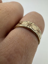 Vintage 9ct Gold Celestial Starry Engraved Full Band Ring 375 Size O (1977)