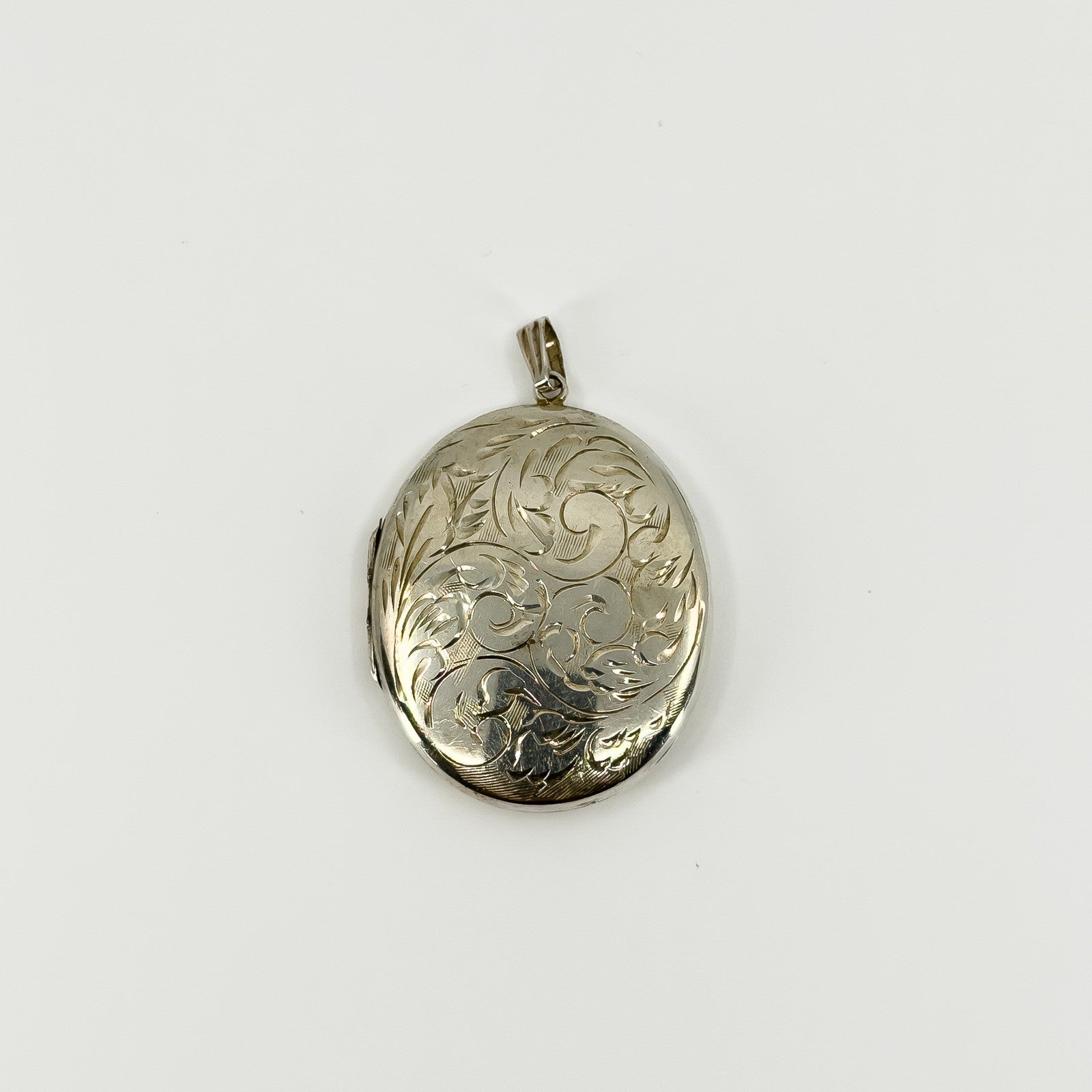 Vintage Sterling Silver Oval Floral Engraved Locket 925 (Birm 1975)