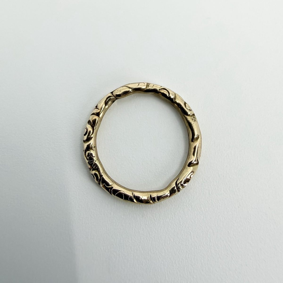 Small Antique 15.9mm Georgian 14ct Gold Engraved Chased Spilt Ring 585