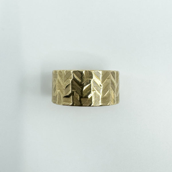Vintage 9ct Gold Wide Chevron Engraved Full Band Ring 375 Size L (London 1972)