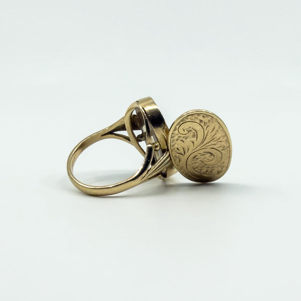 Vintage 9ct Gold Engraved Secret Locket Ring 375 Size O (Birmingham 1975)