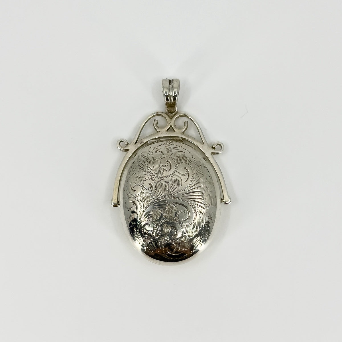 Vintage Sterling Silver Articulated Oval Foliate Engraved Locket 925 (Birm 1997)